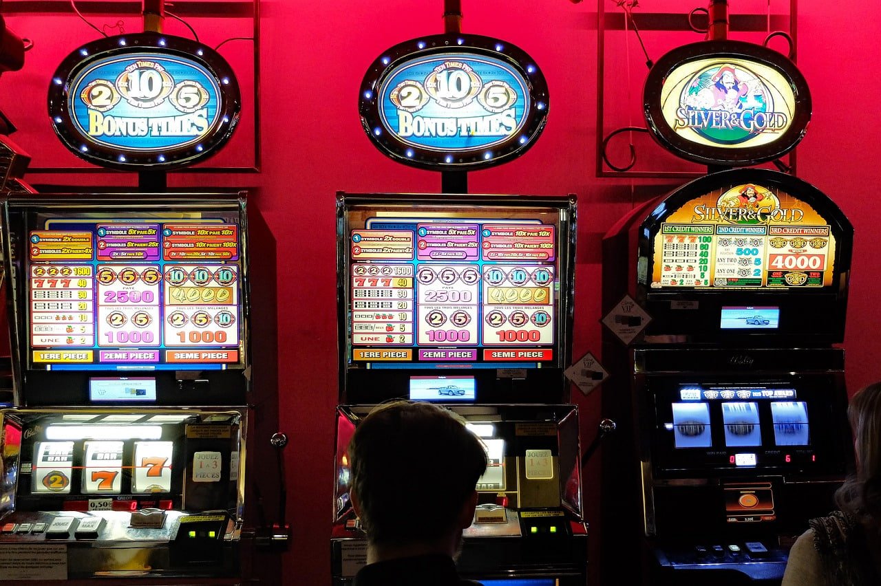 Feature card layout for bd222 app sports and casino-style sections